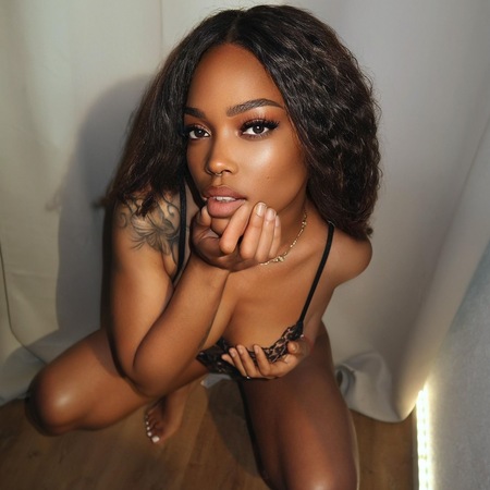 Ebony aus Frankreich, Neu-Ulm