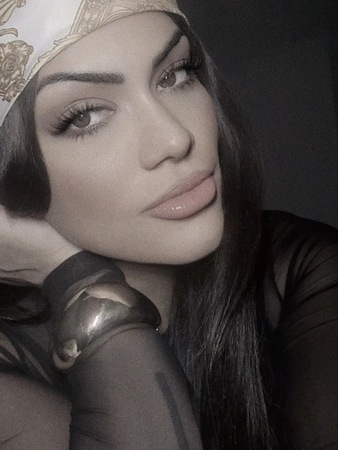 Mariana Cruzz 26 J 24 H, Kassel