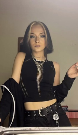 Junge Lara (18+), Frankfurt am Main