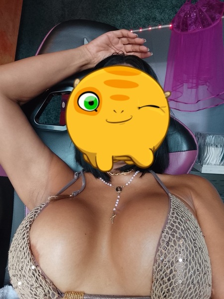 Foto von Luna Die exotische Frau in Hof