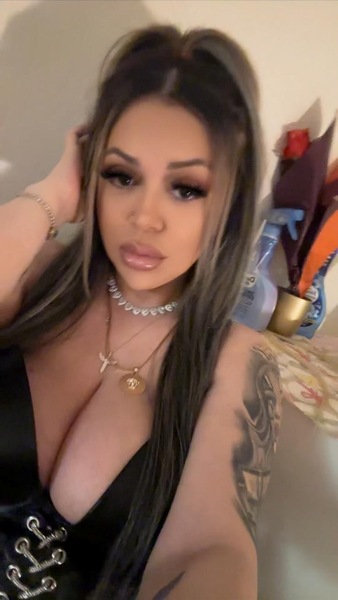 Foto von Kleine Jessy 1.40 m Party Frau