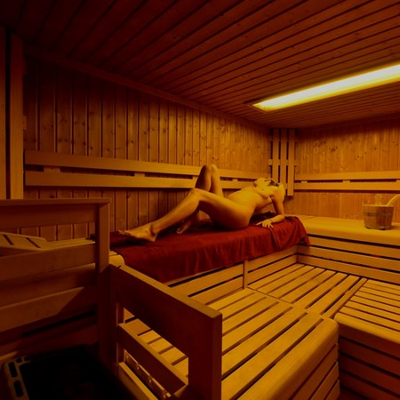 Sauna & Whirlpool