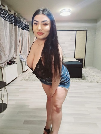 Hot Sarah mit XXXL Tit*en, Rostock