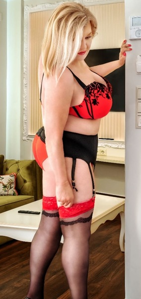 Foto von Behaarte ELENA XXL-BUSEN! Russisch-griechisch!