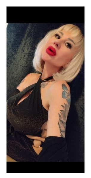 Foto von HOT AMANDA! SQ*IRTING KÖNIGIN