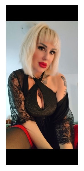 Foto von HOT AMANDA! SQ*IRTING KÖNIGIN