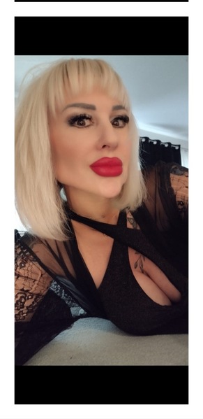 Foto von HOT AMANDA! SQ*IRTING KÖNIGIN