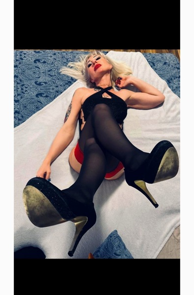 Foto von HOT AMANDA! SQ*IRTING KÖNIGIN