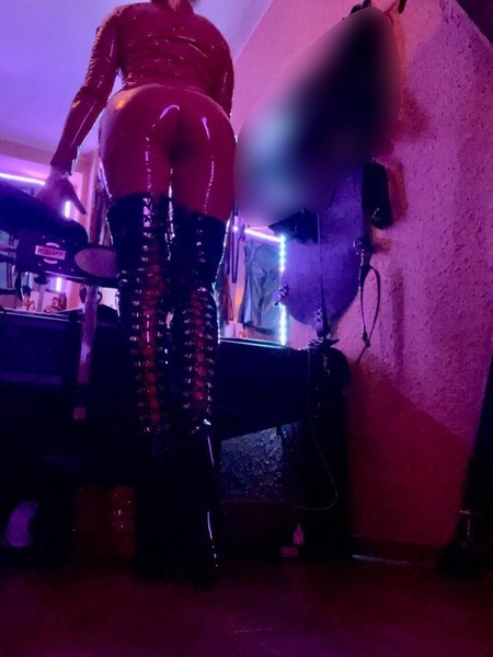 Foto von Julia little devil