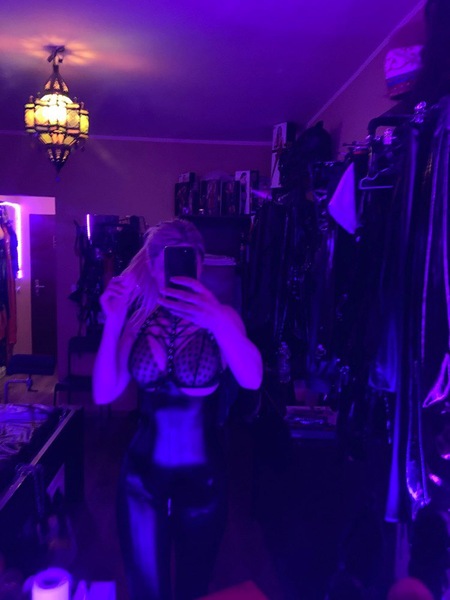 Foto von Julia little devil