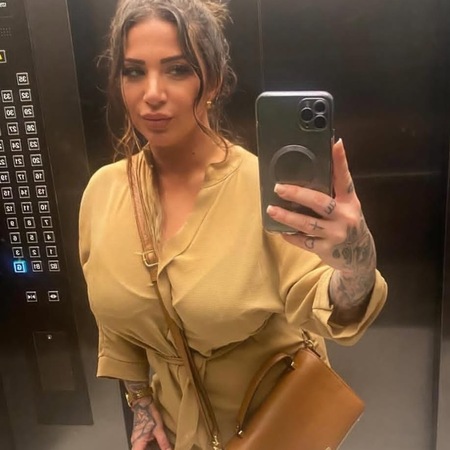 Laura Body-to-Body-Massage