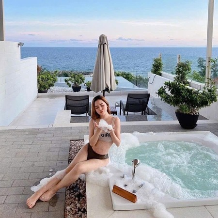 Junly s via WhatsApp