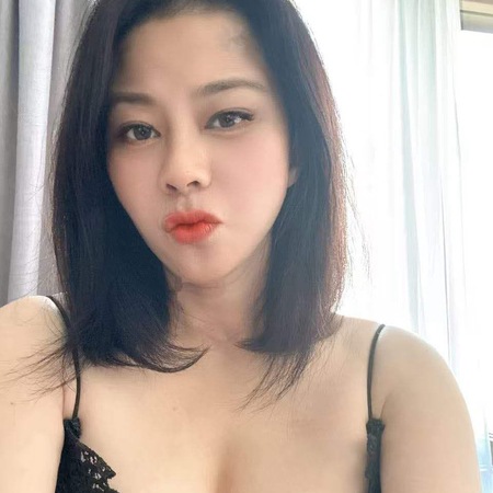 Skinny Asia MILF Nina, Mannheim