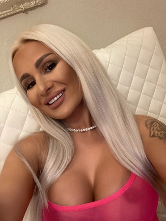 Céline Bilder sind aktuell und 100 % Original, Weimar