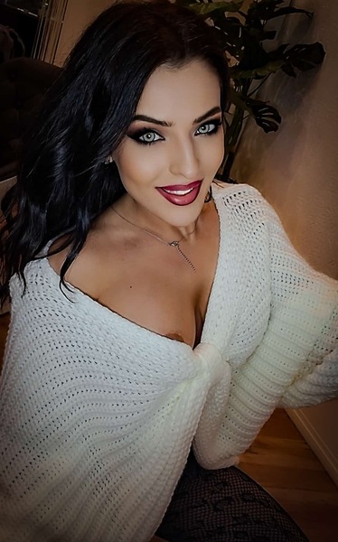 Foto von Gina foxx- Ich beantworte Nachrichten und Anrufe in WhatsApp