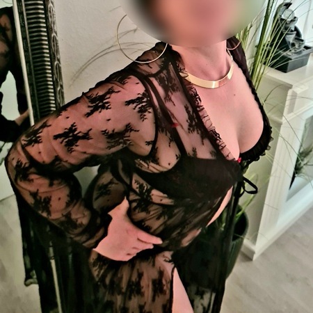 Julia im Exklusiv Massage Studio, Reiskirchen