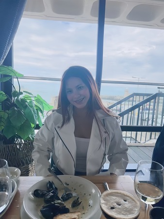 Molly Studentin-Nur per WhatsApp, Düsseldorf