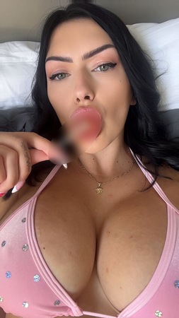 Deutsche inked Kira, Hamburg