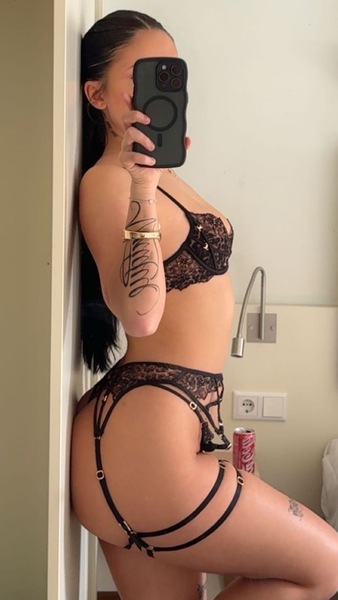 Foto von Versa*te Emilia deutsch und 100% echt