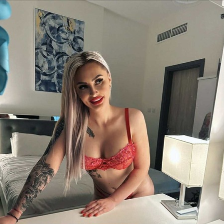 Jasmina  neu in der Stadt, Wiesbaden