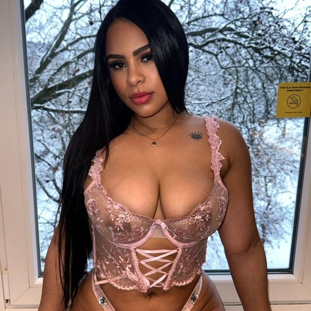 Mia 23 Jahre, Frankfurt am Main