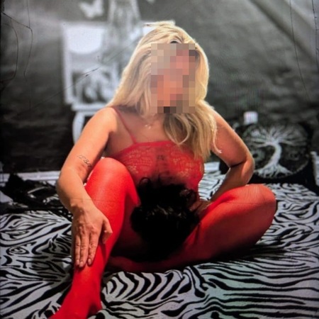 Emmy bei Tantramassage Sarina, Lübeck