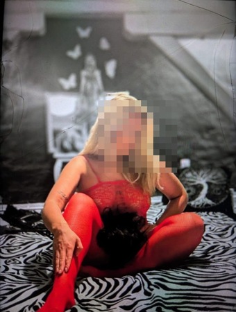 Emmy bei Tantramassage Sarina, Lübeck