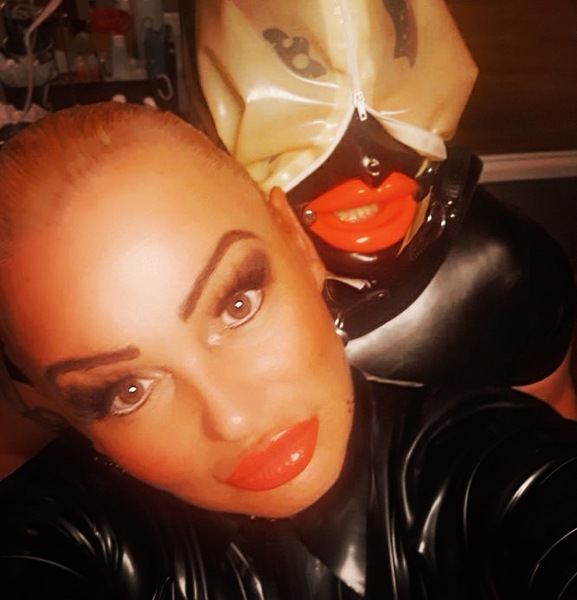 Foto von Donna Carrera, deine Fetisch betreuende Curvy Milf