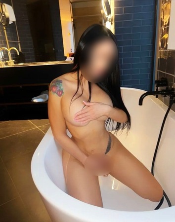 Esra NUR HAUS-/ HOTELBESUCHE, Köln