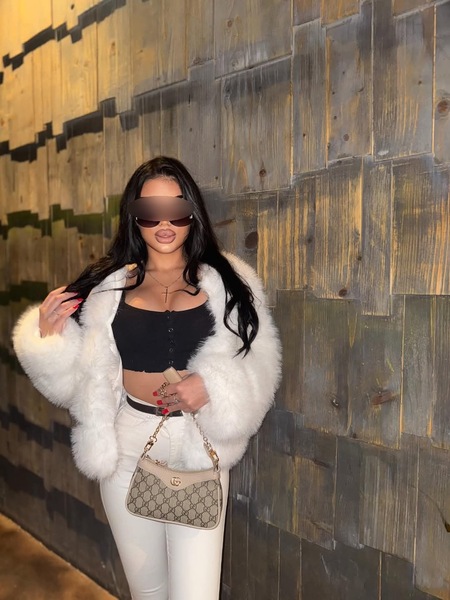 Foto von Denisa Brandneu Nur Haus&HotelBesuch