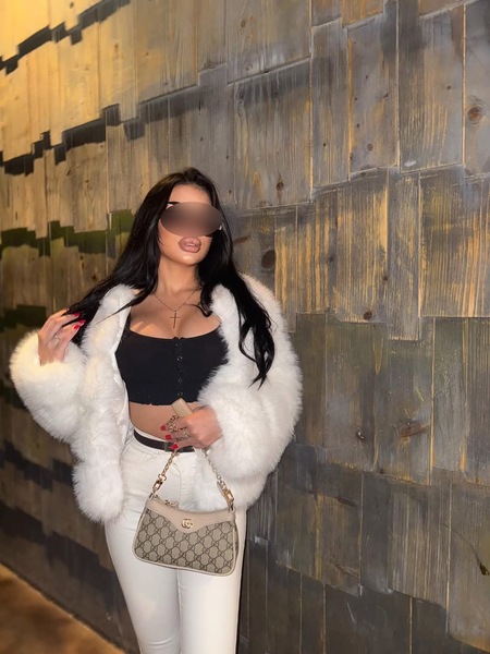 Foto von Denisa Brandneu Nur Haus&HotelBesuch