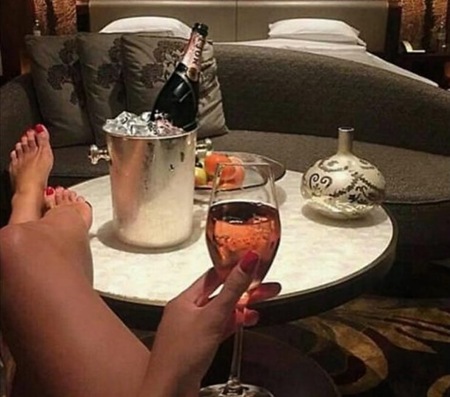 Elif Azra - Bizarre Lady mit Nivea, Braunau am Inn