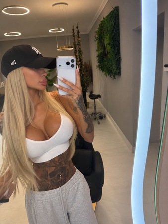 Bella B*nny, Düsseldorf