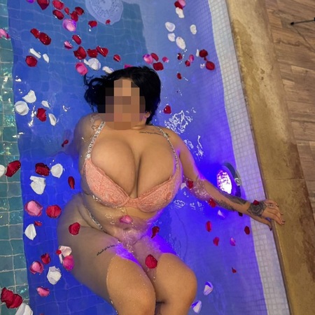 Bella  mollig Xxx T*tten auch mit Freundin Tamara, Heilbronn