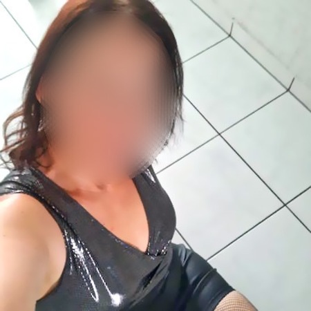 Neu aus Deutschland Dani im Massagestudio