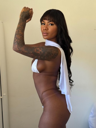 Yara Lopes, AV Queen, München