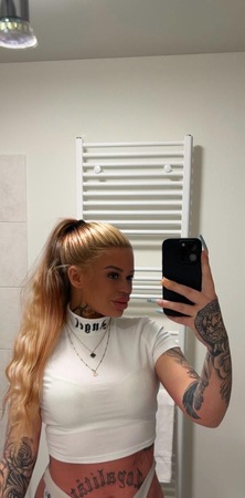 Deutsches Traumgirl (18+), Moers