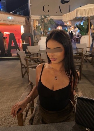 Adriana Jung (18+) sexy und 100% Natura, Frankfurt am Main