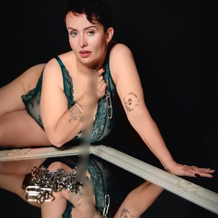 Amy devot bei Domizil Deluxe, Saarbrücken