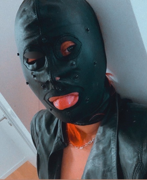 Foto von NEU! devote BJ-Queen Emina !