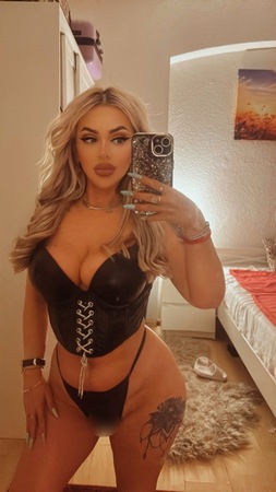 Kleine Amellie 1.40m Party Frau!, Stuttgart