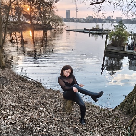 TS Victoria, Hamburg