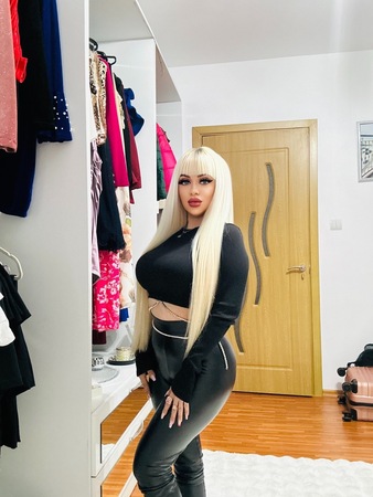 kleine Amy 1.40 m party Frau, Stuttgart