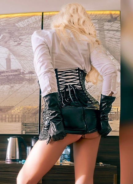 Foto von Natascha - Strapse, Nylon, High Heels