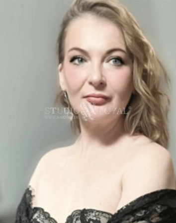 Yana im Studio Royal, Herford