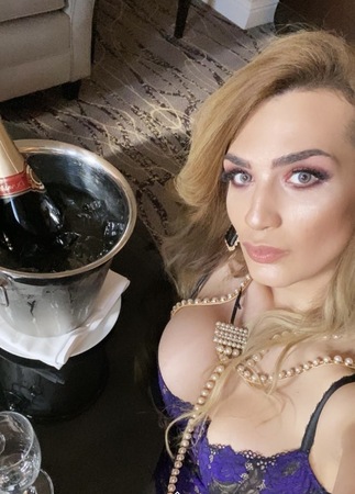 Miss Natalie Ferraz, München