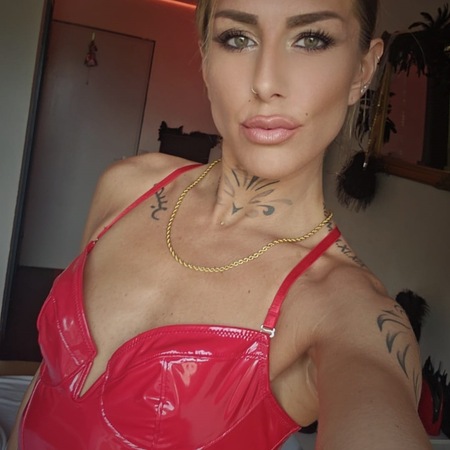 Herrin Bella - Deine Domina NUR bis zu 20.07. in Böblingen, Böblingen