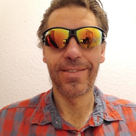 Kelsterbach - Dressman sucht Taschengeld - Marcos