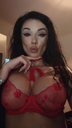 Monica Ganz Neu, Essen