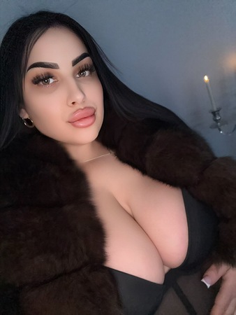 MILANA - vielseitiges Modell in PRIVATEN Ambiente, Berlin